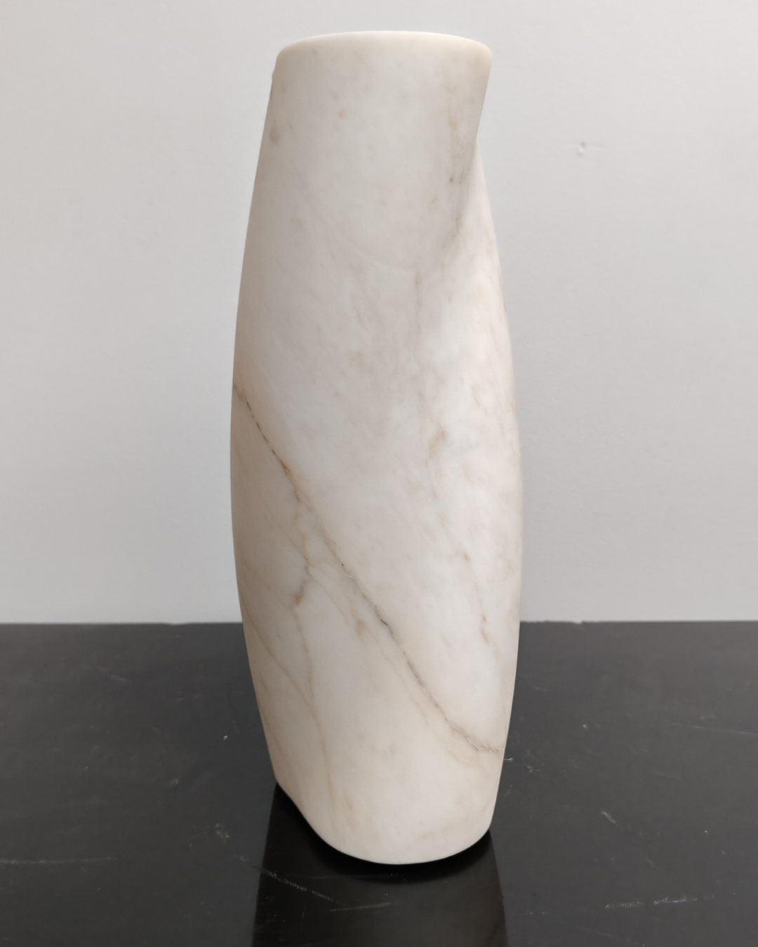 vie del marmo - VASE CROSS FINGERS / TALL 1